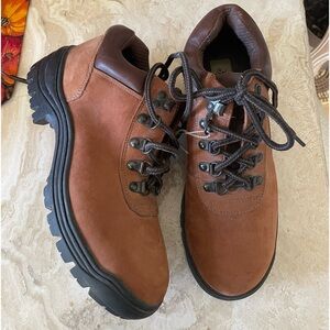 NEW St John’s Bay Hiking Boots Leather Upper size 7M